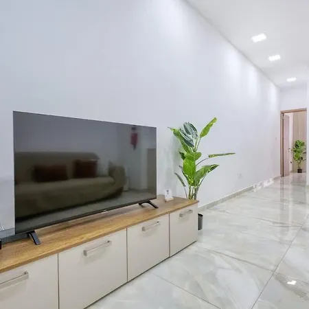 Appartement Thirtynine Walk To Balluta Bay & Ferries *