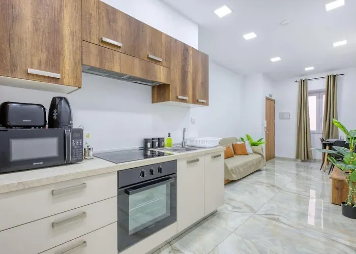 Thirtynine Walk To Balluta Bay & Ferries